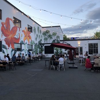 Aeronaut Brewing Company - Breweries Near Me - Somerville, Massachusetts