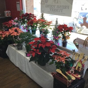 Beecham's Market - poins on a table - Grocery Near Me - Tremont, Illinois