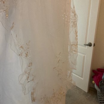 Clotheshorse Consignment - Veil matching golden ribbon ribbon sequence - Used, Vintage & Consignment Near Me - Brownstown, Indiana