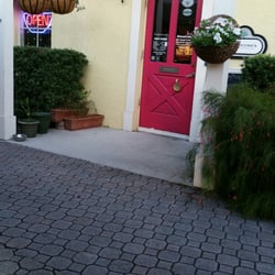 Cappuccino's Bakery and Cafe Wine Bar - Cute little place on the courtyard.