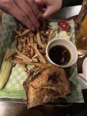 Nettie's Tavern by null