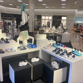 Nordstrom Woodfield Shopping Center - Department Stores Near Me - Schaumburg, Illinois