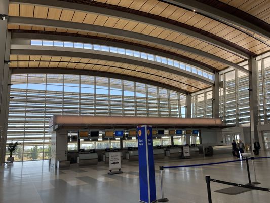 Sacramento International Airport by null