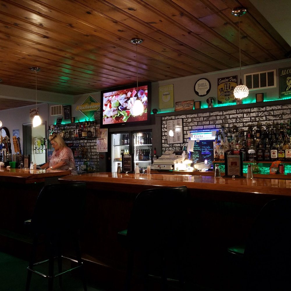 Green Diamond Junction - a woman behind the bar - Bars Near Me - Eaton, Indiana Green Diamond Junction - a woman behind the bar - Bars Near Me - Eaton, Indiana
