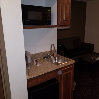 Holiday Inn Express & Suites Lancaster-Lititz - Wet bar in King suite room - Hotels Near Me - Lititz, Pennsylvania
