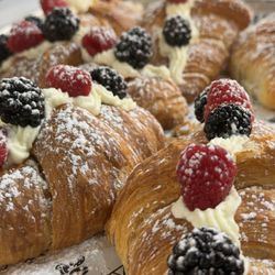 Chantilly croissant