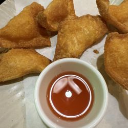 Mizu - The crab rangoons were big and crunchy.