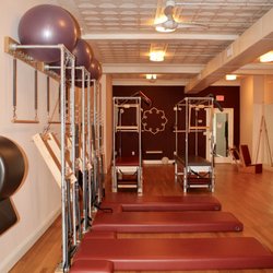 Pilates Glow and Yoga - The high mats and tower wall units