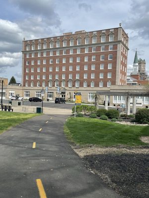 Lucky Well Irish Pub & Eatery by null