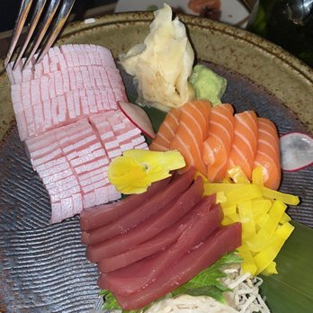 Catch NYC - RAINBOW SASHIMI SALAD - Asian Fusion Near Me - New York, New York