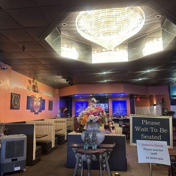 Thai Terrace - Large chandelier - Thai Near Me - Sacramento, California