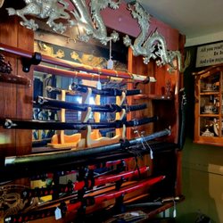Bennett's Antiques & Collectables - Katanas