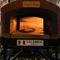 AJ's Lodge & Oven - Very cool Italian Pizza Oven.