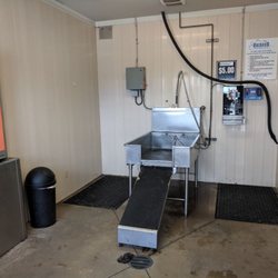 Bridger Bubbles Car & Dog Wash - Heated Self-serve Dog Wash