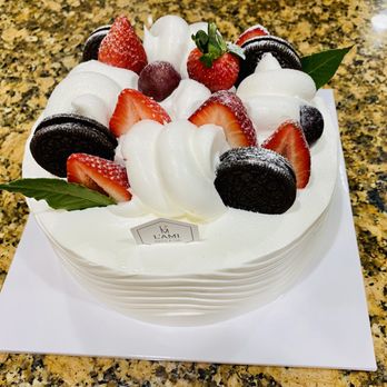 L'AMI Bakery & Cafe - Strawberries and oreo cake - Bakeries Near Me - Jericho, New York