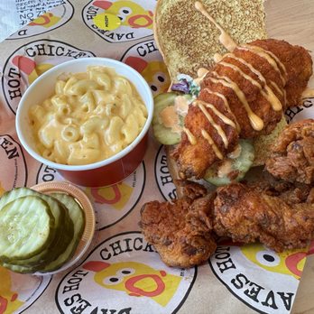 Dave's Hot Chicken - Dave's #3 - 1 Tender & 1 Slider with Mac & Cheese - Chicken Shop Near Me - Jacksonville, Florida Dave's Hot Chicken - Dave's #3 - 1 Tender & 1 Slider with Mac & Cheese - Chicken Shop Near Me - Jacksonville, Florida