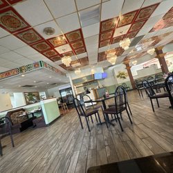 Pho Lan - Seating area