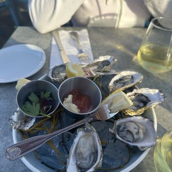 Moby Dick Restaurant - Half Dozen Oyster Sampler - American Near Me - Santa Barbara, California