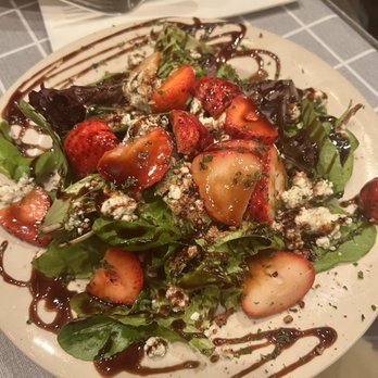Side Door Cafe - West coast salad - New American Near Me - Gleneden Beach, Oregon