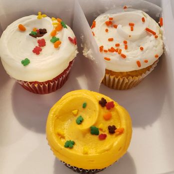 SusieCakes - Pasadena - Red velvet, pumpkin, chocolate vanilla (top left, top right, bottom) - Bakeries Near Me - Pasadena, California SusieCakes - Pasadena - Red velvet, pumpkin, chocolate vanilla (top left, top right, bottom) - Bakeries Near Me - Pasadena, California