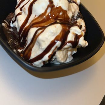 Dewar's Candy Shop - Brownie sundae - Ice Cream & Frozen Yogurt Near Me - Bakersfield, California