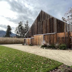 Pheasant Fields Farm - Picturesque barn and open deck for a special event