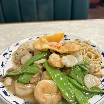 China Garden - Snow pea prawn lunch special - Chinese Near Me - Santa Rosa, California China Garden - Snow pea prawn lunch special - Chinese Near Me - Santa Rosa, California