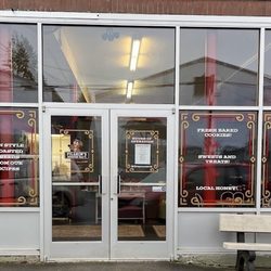 Pilgrim’s Roasted Nut’Z and Sweet Shoppe - Storefront w/parking street side! You might see their van parked in front too next to rogue pub