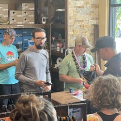 Uloha - Busy grand opening!