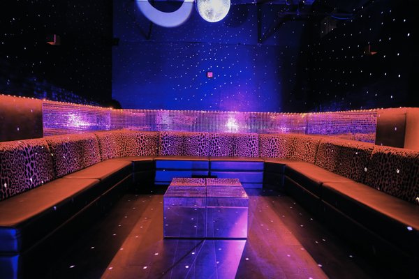 Cafe Balearica by null