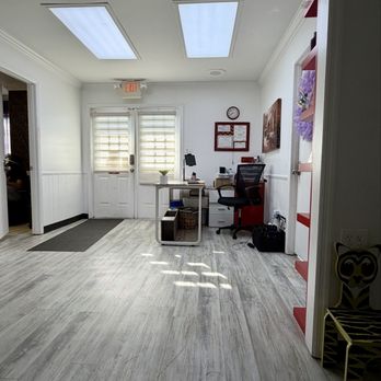 Flawless Nails by Sani - Lobby - Nail Technicians Near Me - Pelham, Alabama