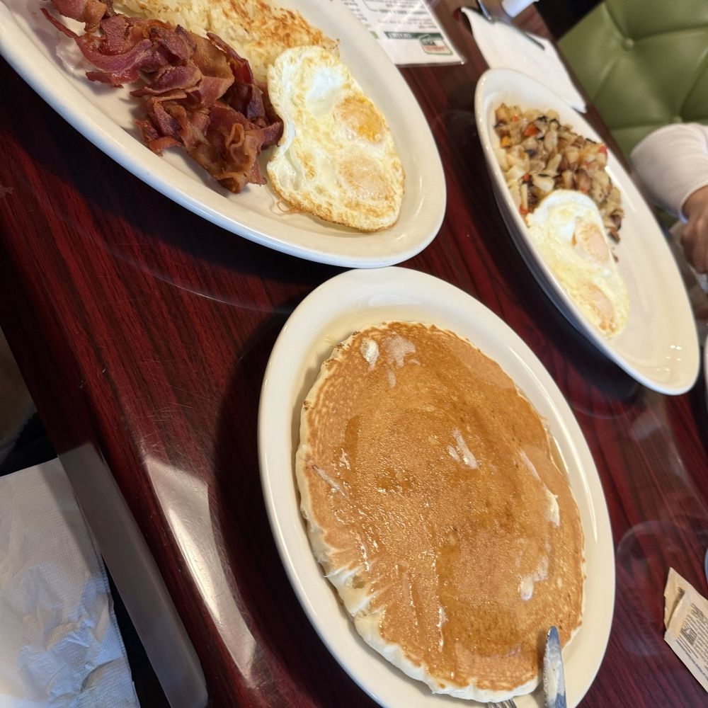 Excellent breakfast and service!!!