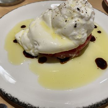 Tapeo - Burrata with tomatoes - Spanish Near Me - Barcelona, B Tapeo - Burrata with tomatoes - Spanish Near Me - Barcelona, B