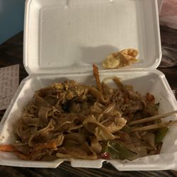 Yummi’s Cuisine - Drunken noodles with chicken Slurp....