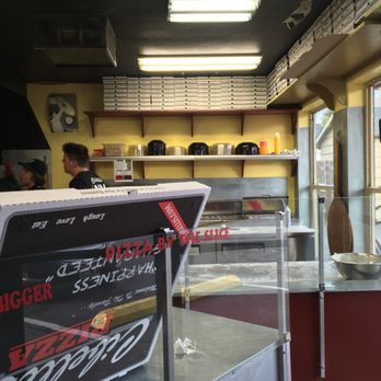 Cibelli's - Cameras in top right spying on employees - Pizza Near Me - Bend, Oregon