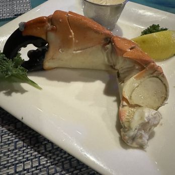 Deep Lagoon Seafood and Oyster House - Jumbo stone crab claw - Seafood Near Me - Osprey, Florida