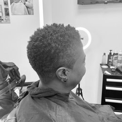 Walking Art Barbershop - Women cut