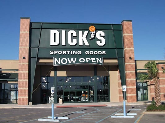 DICK'S Sporting Goods by null