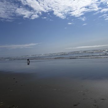Hallmark Resort - Beach in front of Hallmark Resort - Resorts Near Me - Newport, Oregon Hallmark Resort - Beach in front of Hallmark Resort - Resorts Near Me - Newport, Oregon