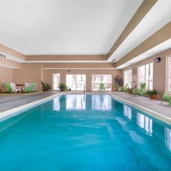Days Inn & Suites by Wyndham Cuba - Pool - indoor
