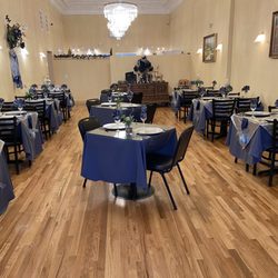 La Plaza Inn - Main dining area