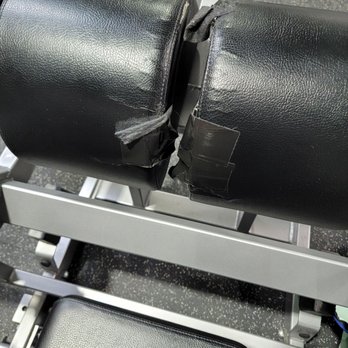 VASA Fitness - Lots of torn up equipment that never seems to get fixed - Cardio Classes Near Me - Wheaton, Illinois