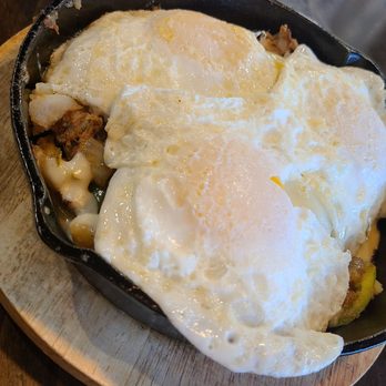 Cranford Station House - Very good pulled beef rib skillet - Breakfast & Brunch Near Me - Cranford, New Jersey