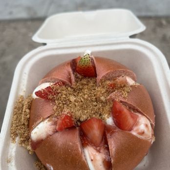 Miopane - Strawberry bagel - Bakeries Near Me - Pasadena, California Miopane - Strawberry bagel - Bakeries Near Me - Pasadena, California