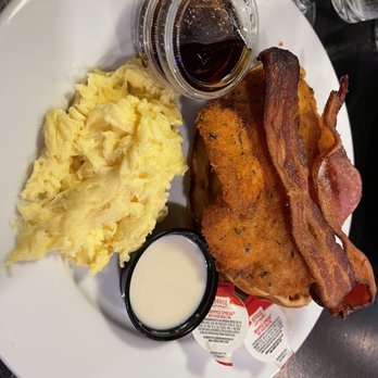 District 7 Grill - Chicken and Waffles with Gravy - Breakfast & Brunch Near Me - Houston, Texas District 7 Grill - Chicken and Waffles with Gravy - Breakfast & Brunch Near Me - Houston, Texas