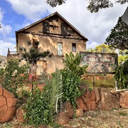 Hale Puna Farmers Market - The house the proceeds from the market are to support restoration of this house I think?