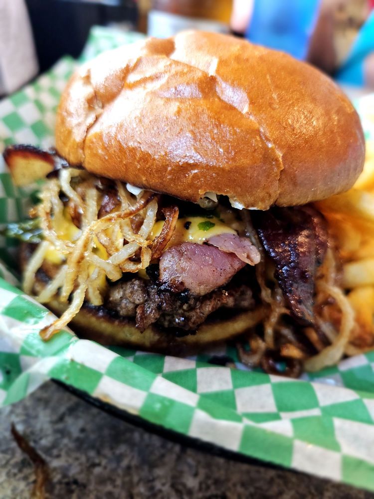 Shoreline Restaurant Logo