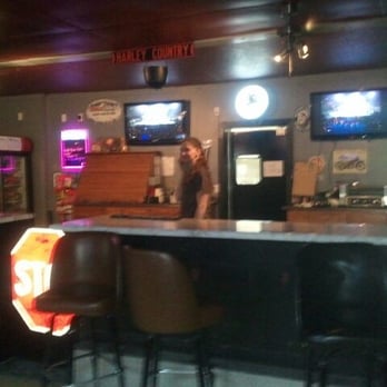 Vickery Pub and Grub - Bar and barmaid - Pubs Near Me - Vickery, Ohio