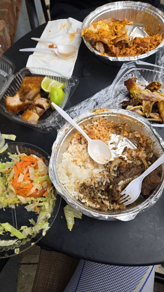 Food from Fuego A La Lata