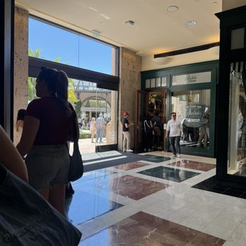 Ralph's Coffee - 30+ min wait - Coffee & Tea Near Me - Newport Beach, California